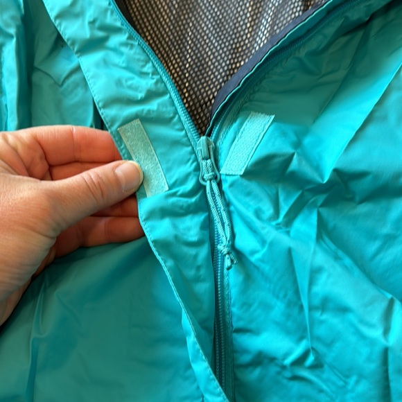 Like new Columbia Omni tech waterproof shell - Picture 4 of 6